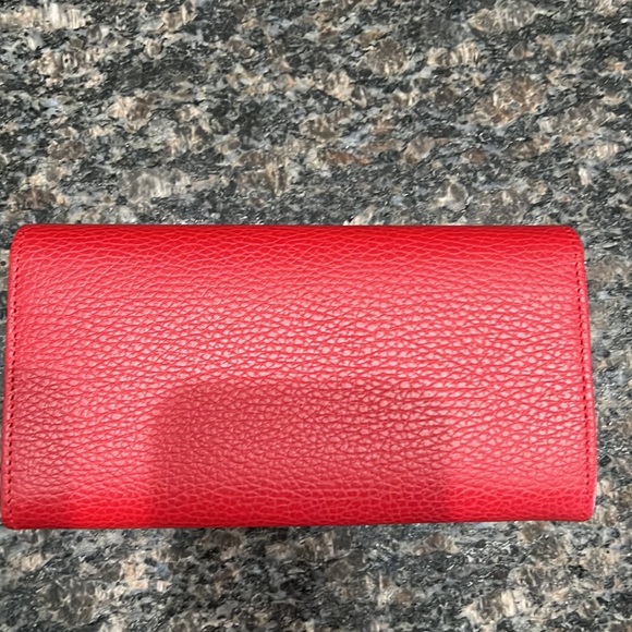 Gucci ❤️AUTHENTIC large red leather wallet like new - Picture 4 of 16